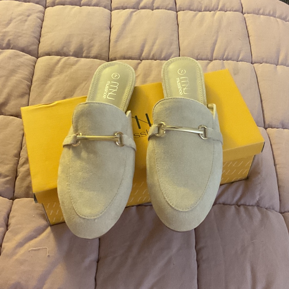 NIB Beige Suede Backless Loafer Mules with Gold Chain Accent